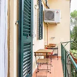Apartamento Guesthost - Stibbert & Statuto Elegant Flat With Balcony
