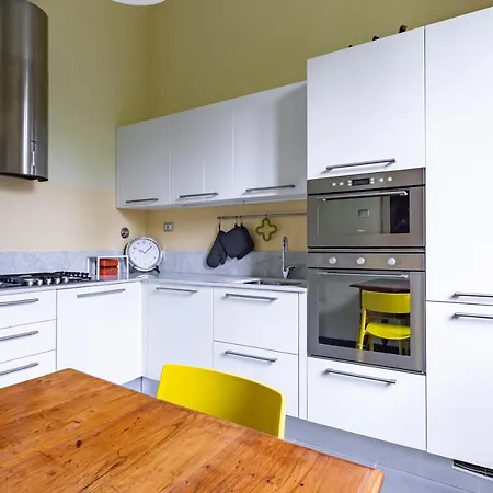 Stibbert & Statuto Elegant Flat With Balcony Appartement