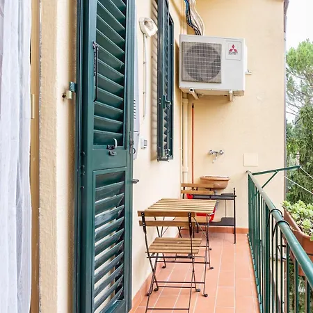 Apartment Guesthost - Stibbert & Statuto Elegant Flat With Balcony