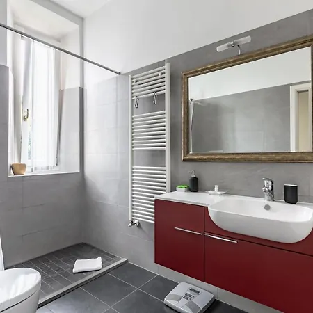 Guesthost - Stibbert & Statuto Elegant Flat With Balcony