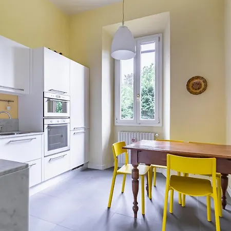 Stibbert & Statuto Elegant Flat With Balcony Appartement