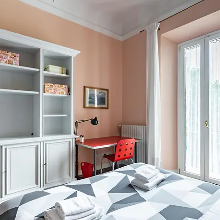 Guesthost - Stibbert & Statuto Elegant Flat With Balcony Apartment *
