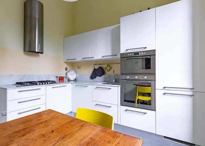 Guesthost - Stibbert & Statuto Elegant Flat With Balcony Daire