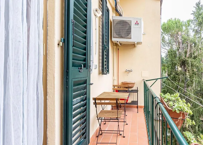 Апартаменты Guesthost - Stibbert & Statuto Elegant Flat With Balcony