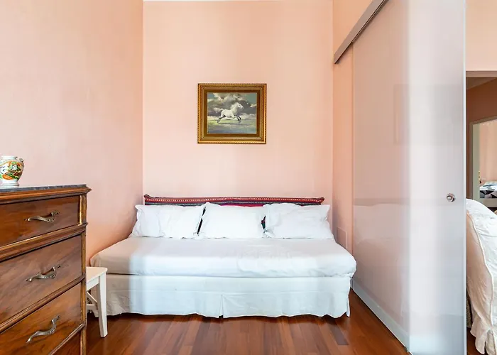 Апартаменты Guesthost - Stibbert & Statuto Elegant Flat With Balcony *