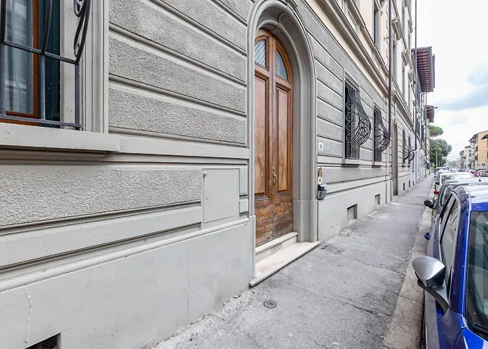 Guesthost - Stibbert & Statuto Elegant Flat With Balcony Апартаменты Флоренция