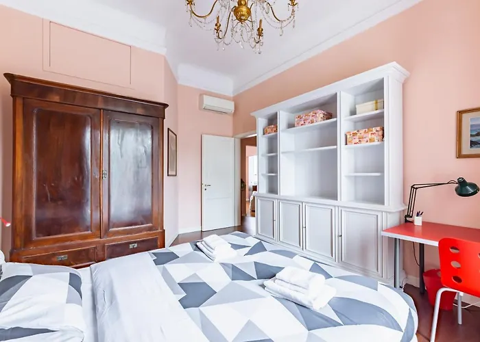 Guesthost - Stibbert & Statuto Elegant Flat With Balcony * Флоренция