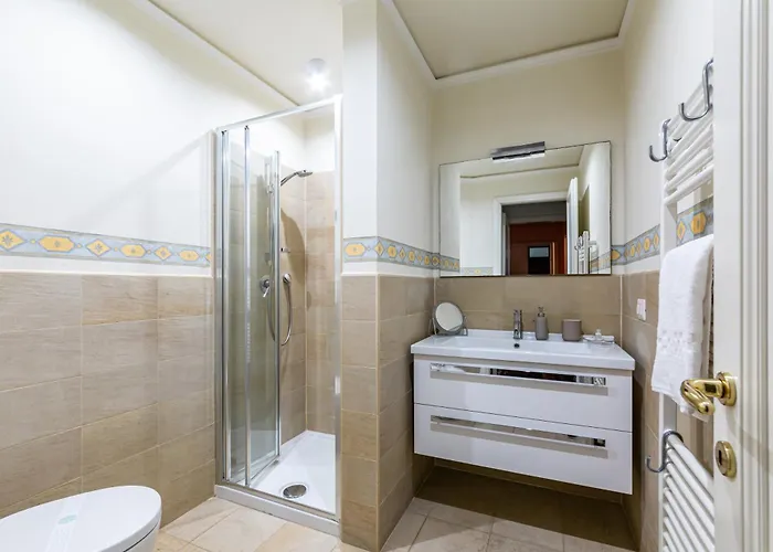 Апартаменты Guesthost - Stibbert & Statuto Elegant Flat With Balcony