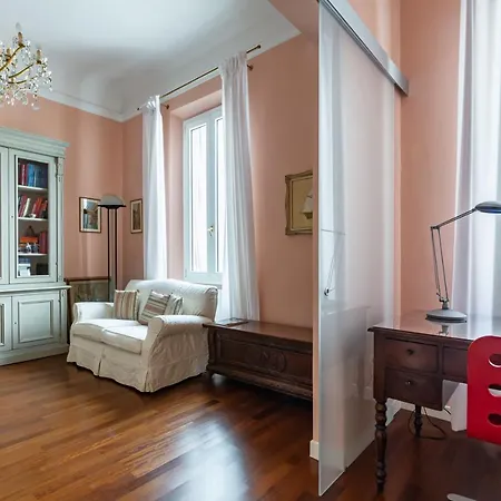 Guesthost - Stibbert & Statuto Elegant Flat With Balcony * Firenze