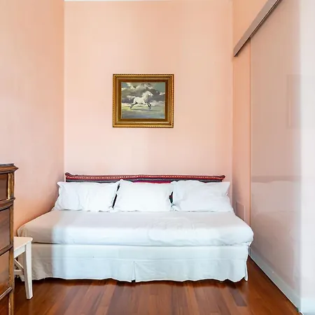 Appartement Guesthost - Stibbert & Statuto Elegant Flat With Balcony *
