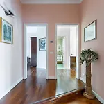 Guesthost - Stibbert & Statuto Elegant Flat With Balcony Daire
